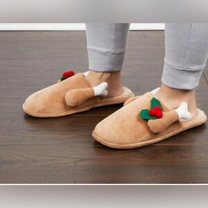 NWT 🤎❤️Dearfoams Women's Tan Slippers with Festive Red Details size XL 11/12 🤎❤️